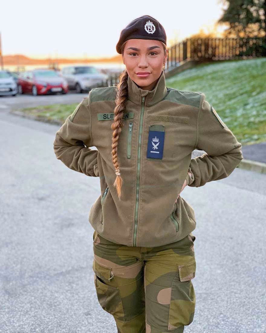 Norveç Hava Kuvvetleri Askeri kadın üniformalı