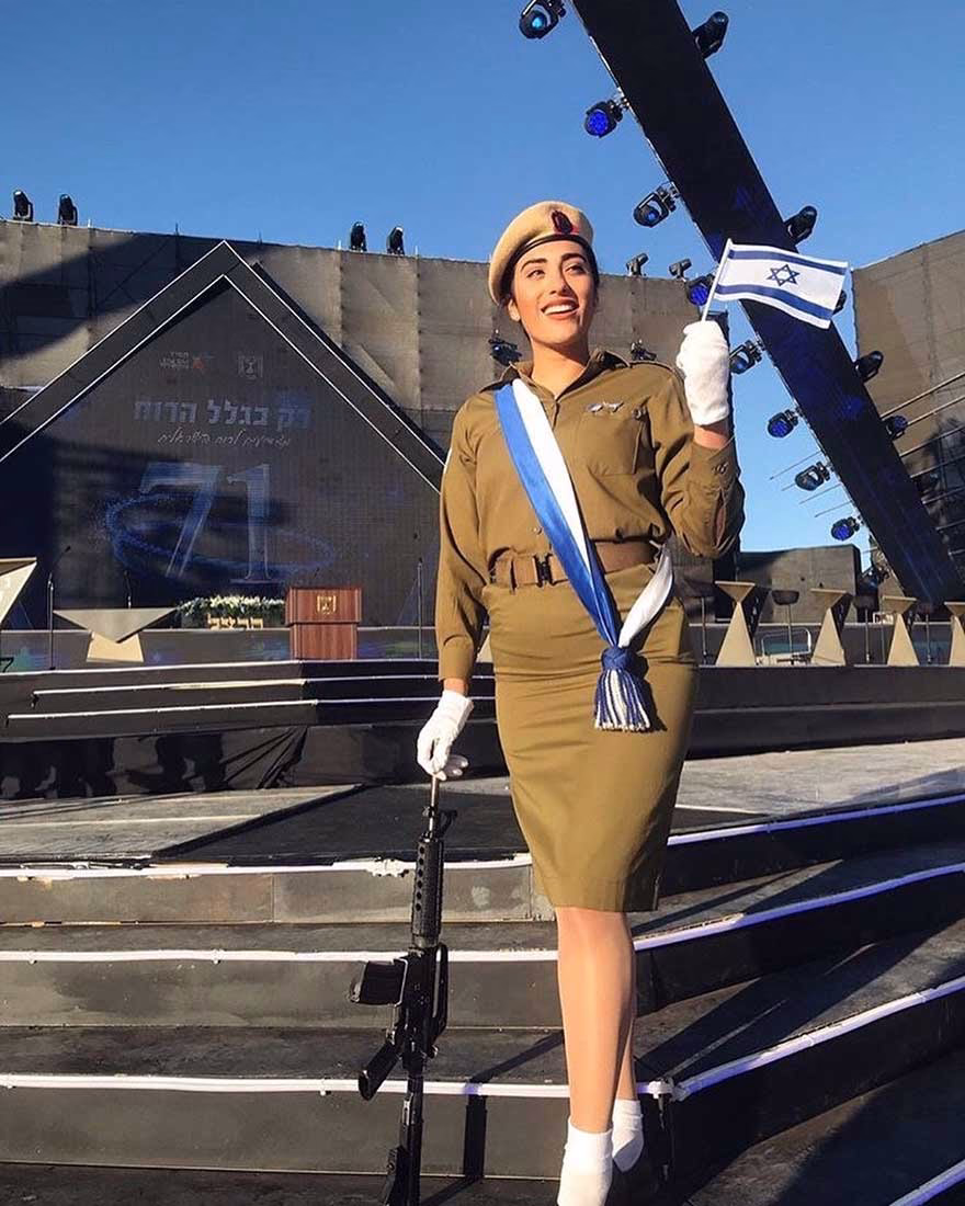 İsrail Jandarma kuvvetlerinde görevli kadın üniformalı