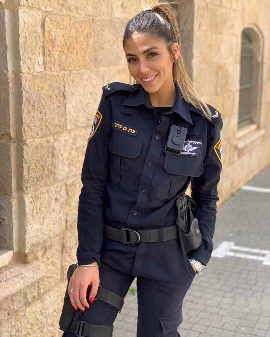 İsrail'deki polis memuru kadın üniformalı