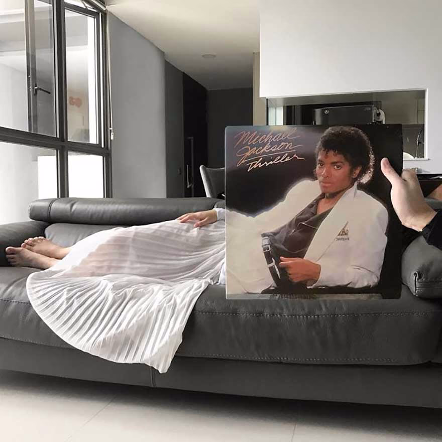 45Lik Plak Kapaklari Ile Poz Veren Insanlar 10