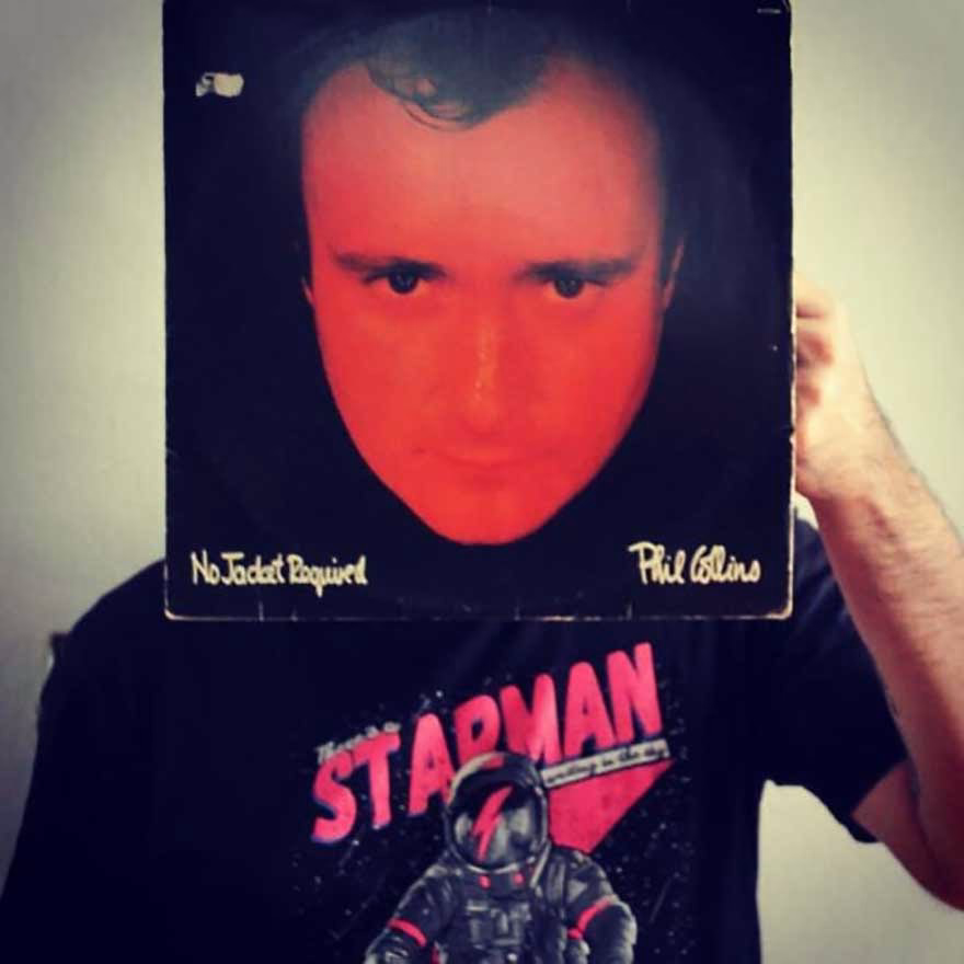 45Lik Plak Kapaklari Ile Poz Veren Insanlar 44