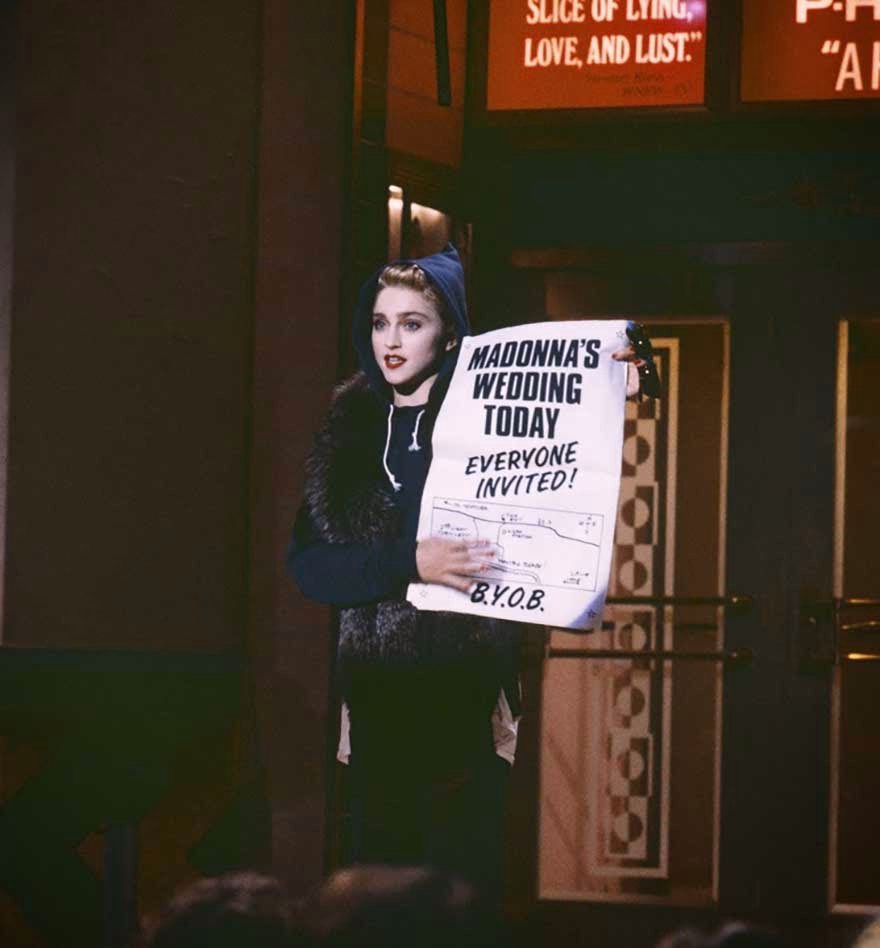 Madonna’nın 1985’te Saturday Night Live gösterisi ile televizyonda ilk kez görüntüleniyor