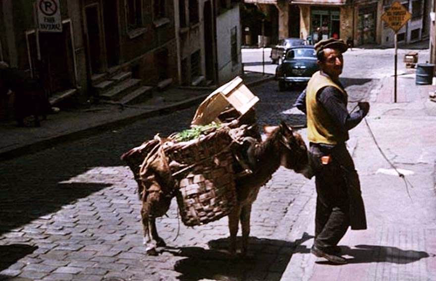 1965 yılında, seyyar bir zerzevatçı.