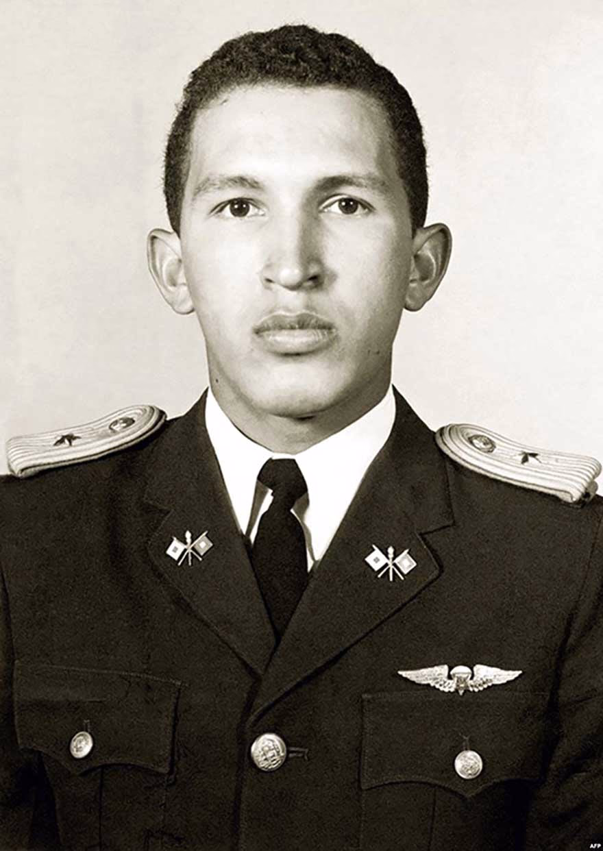 Hugo Chavez gençlik fotoğrafı