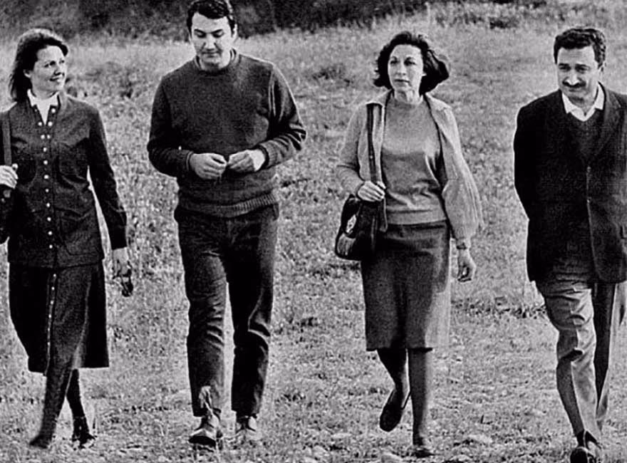 Bülent Ecevit ve Deniz Baykal eşleri işe yürüyüşte