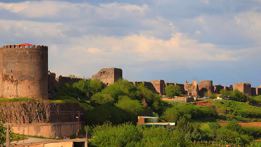 Diyarbakır Kalesi ve Hevsel Bahçeleri