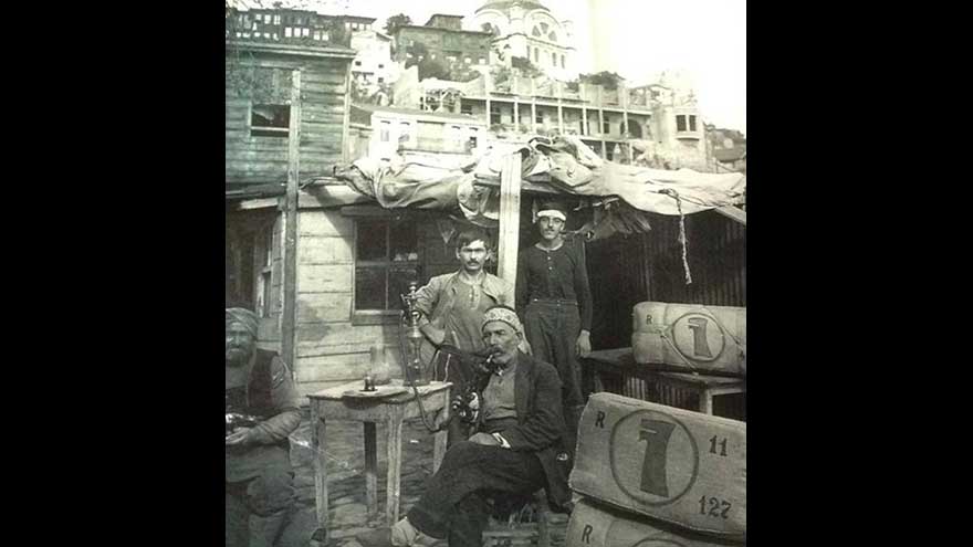 öğle molasındaki tütün işçileri