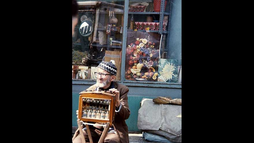 esans satan yaşlı bir adam