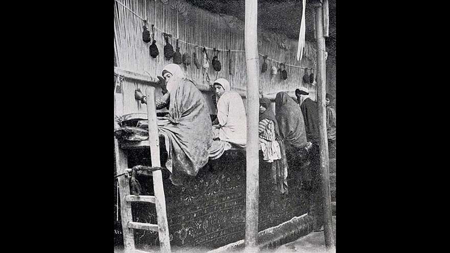 Halı fabrikasında çalışan kadınlar