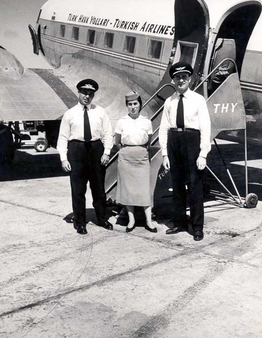 Türk Hava Yollarında 1962 yılında görevli hostes ve pilotlar