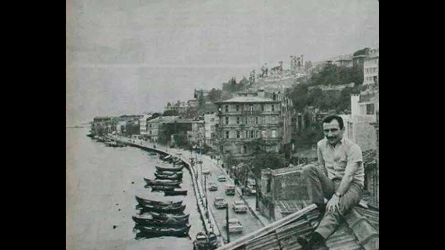 Arnavutköy'deki evinin çatısında poz veren isim, Tuncel Kurtiz